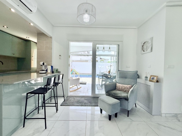 Modern fitted kitchen in Isla Grosa villa for sale in Murcia