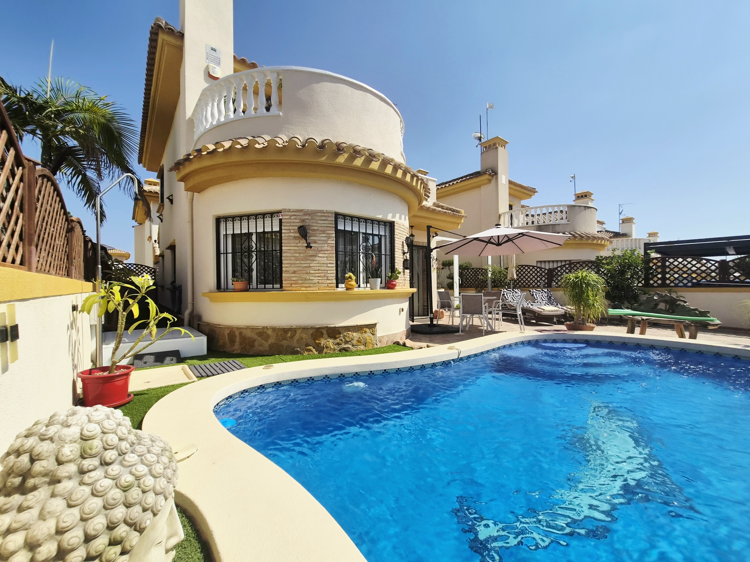 20260821_162317 Front of villa and pool view