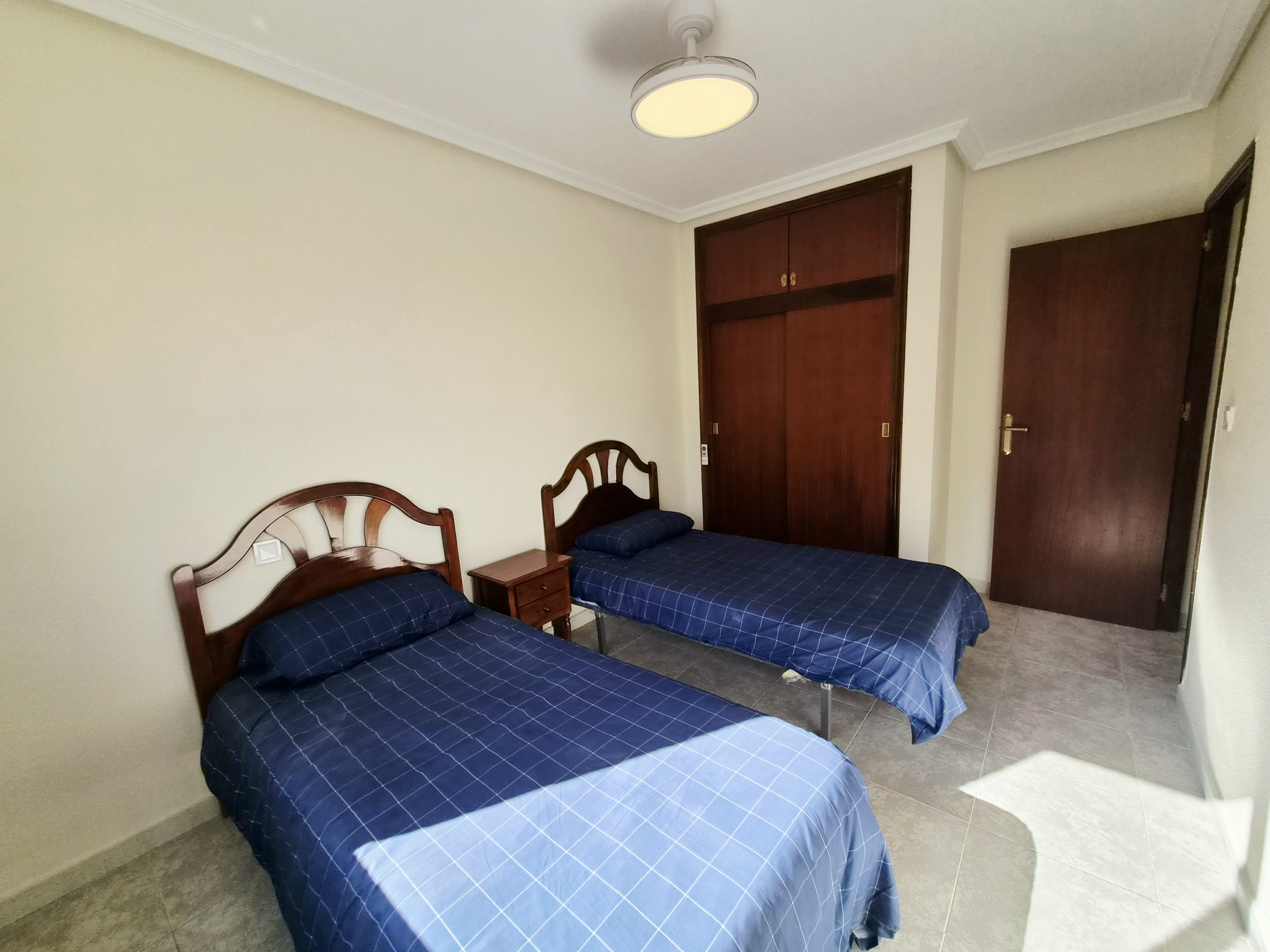 double bedroom with 2 single beds